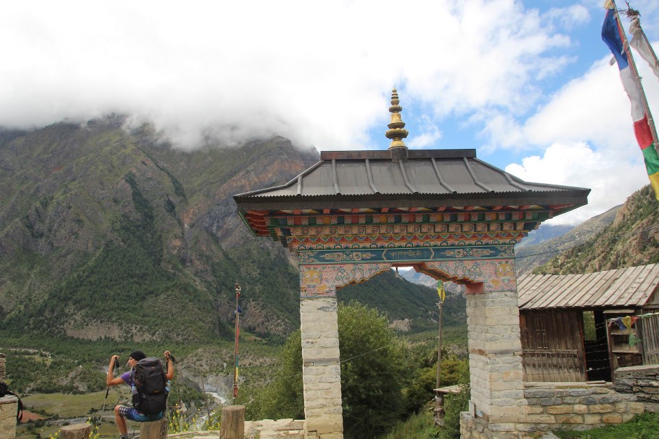 Annapurna-Circuit-Trek-Steinwand-Sanskrit